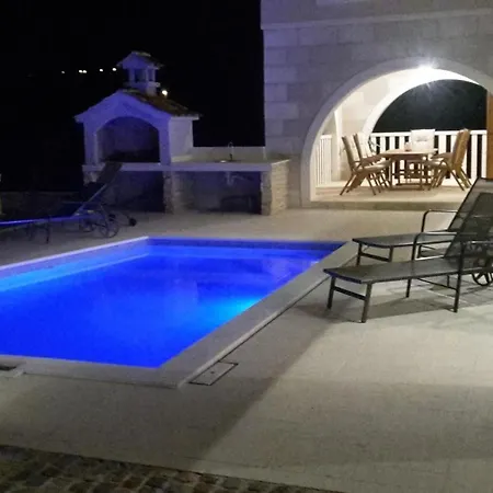 Elena Mit Pool- Nur 60 Meter Zum By Interhome